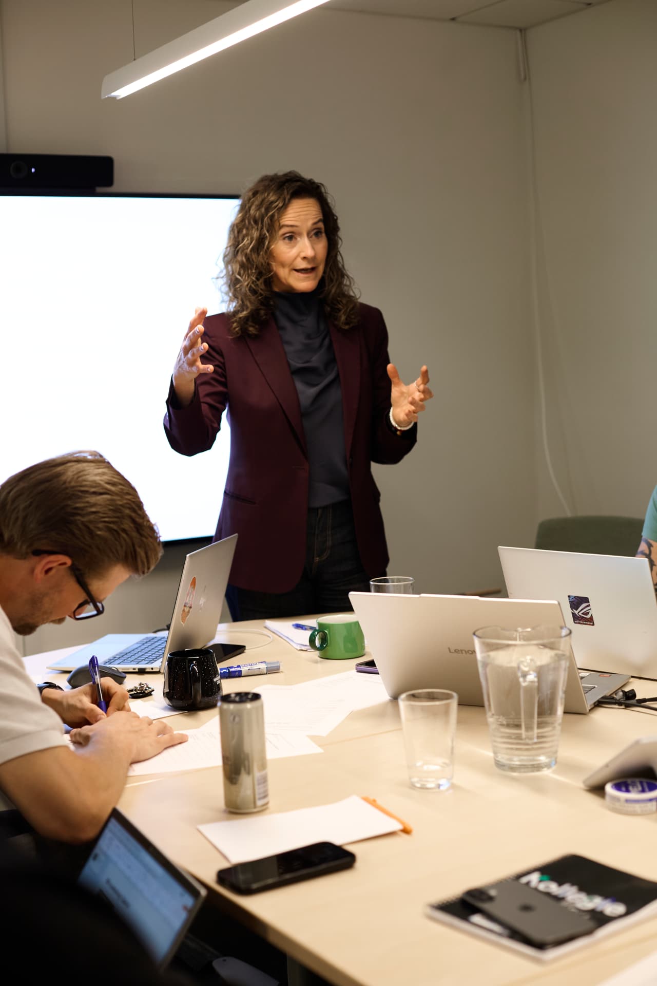 Amelie Lagerkvist leder en workshop